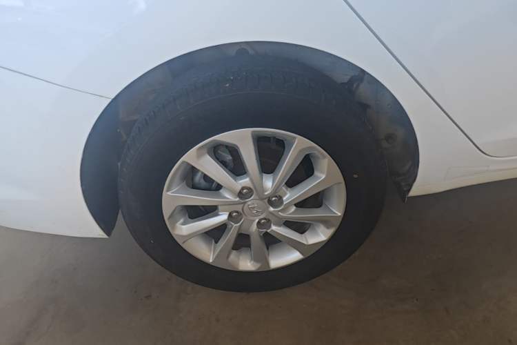 Used Hyundai Verna (new generation) 2016 1.4L Automatic Cool Edition GLS Right Rear Wheel Hub