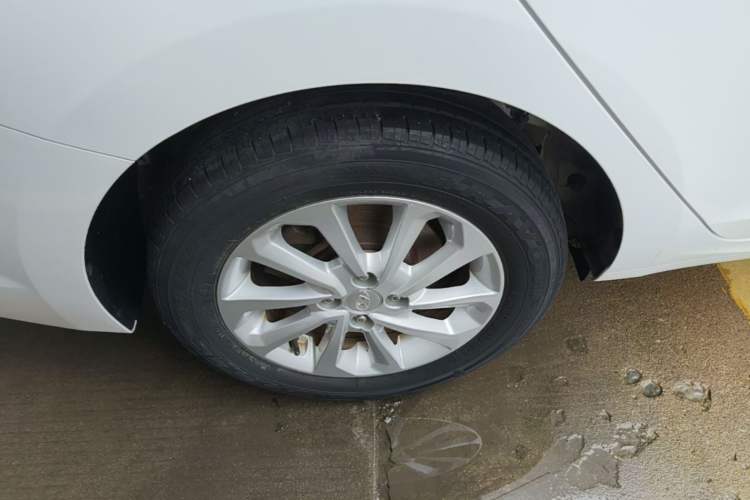 Used Hyundai Verna (new generation) 2016 1.4L Automatic Cool Edition GLS Right Rear Wheel Hub