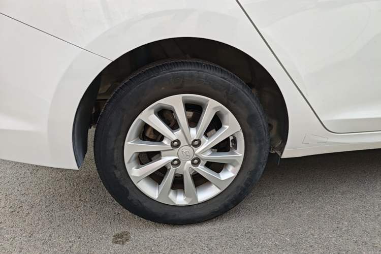 Used Hyundai Verna (new generation) 2016 1.4L Automatic Cool Edition GLS Right Rear Wheel Hub