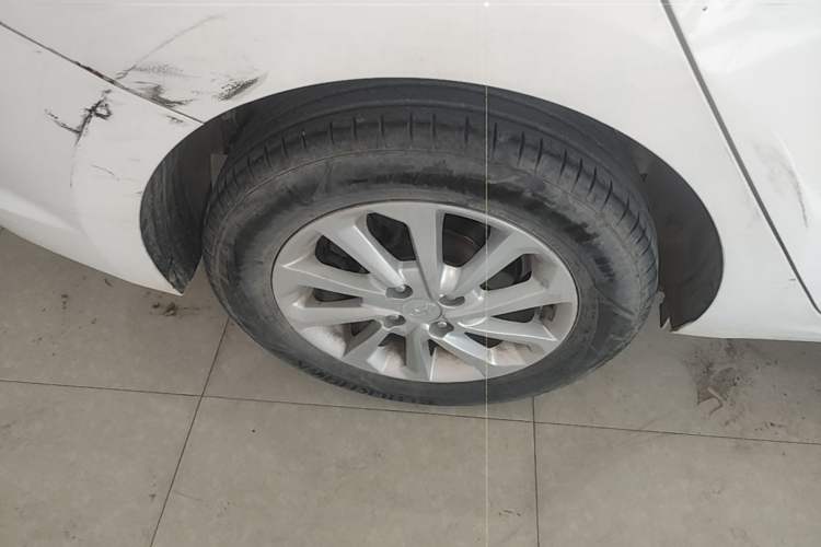 Used Hyundai Verna (new generation) 2016 1.4L Automatic Cool Edition GLS Right Rear Wheel Hub