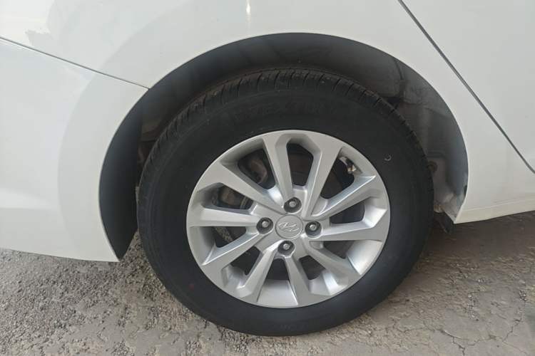 Used Hyundai Verna (new generation) 2016 1.4L Automatic Cool Edition GLS Right Rear Wheel Hub