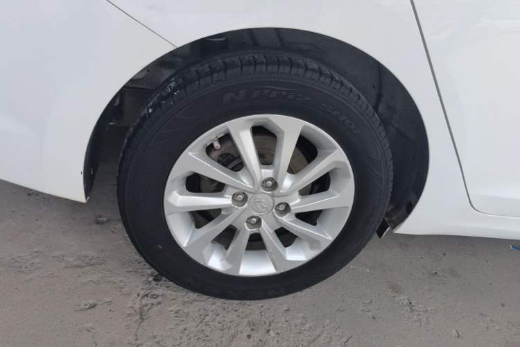 Used Hyundai Verna (new generation) 2016 1.4L Manual Cool Edition GLS Right Rear Wheel Hub