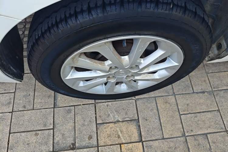 Used Hyundai Verna (new generation) 2016 1.4L Automatic Cool Edition GLS Right Rear Wheel Hub