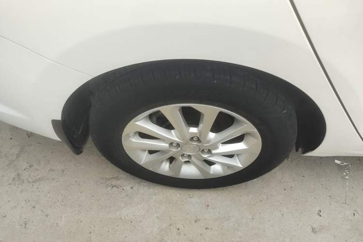 Used Hyundai Verna (new generation) 2016 1.4L Manual Cool Edition GLS Right Rear Wheel Hub