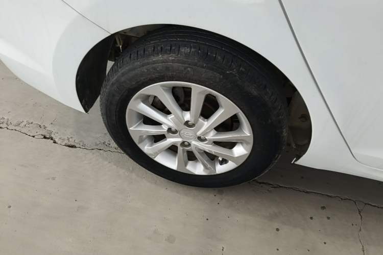 Used Hyundai Verna (new generation) 2016 1.4L Automatic Cool Edition GLS Right Rear Wheel Hub