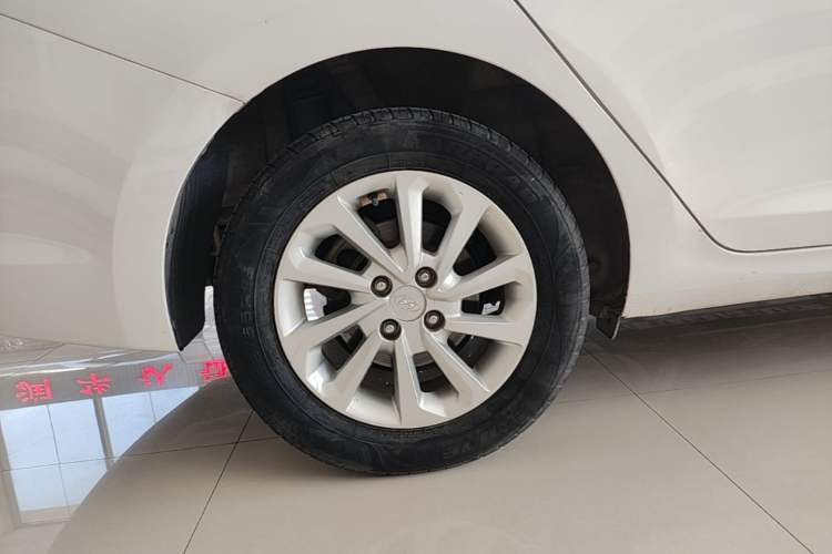 Used Hyundai Verna (new generation) 2016 1.4L Automatic Cool Edition GLS Right Rear Wheel Hub