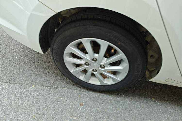 Used Hyundai Verna (new generation) 2016 1.4L Manual Cool Edition GLS Right Rear Wheel Hub