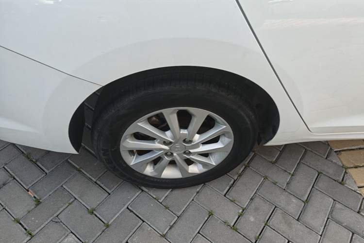 Used Hyundai Verna (new generation) 2016 1.4L Manual Cool Edition GLS Right Rear Wheel Hub