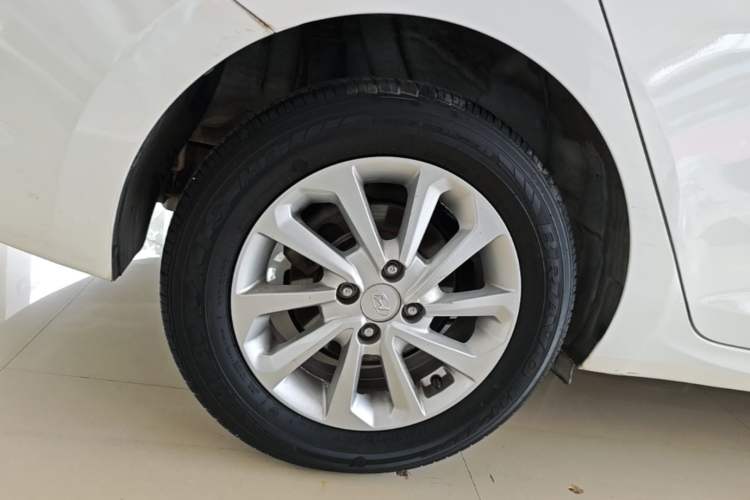 Used Hyundai Verna (new generation) 2016 1.4L Automatic Cool Edition GLS Right Rear Wheel Hub