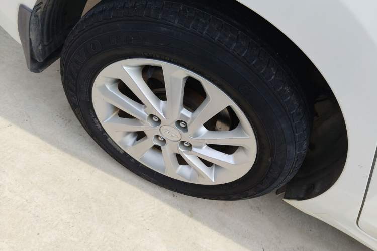 Used Hyundai Verna (new generation) 2016 1.4L Automatic Cool Edition GLS Right Rear Wheel Hub