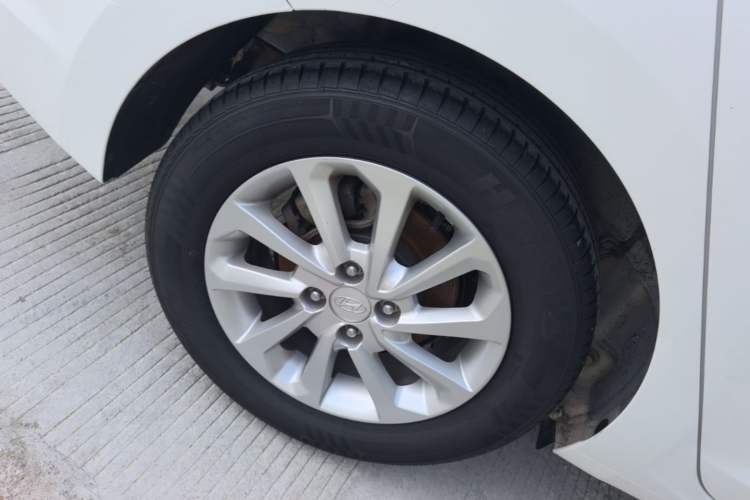 Used Hyundai Verna (new generation) 2016 1.4L Automatic Cool Edition GLS Right Rear Wheel Hub