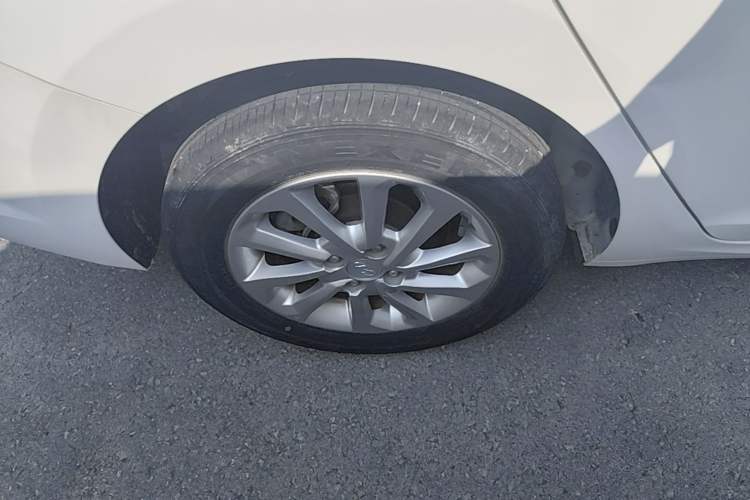 Used Hyundai Verna (new generation) 2016 1.4L Manual Cool Edition GLS Right Rear Wheel Hub