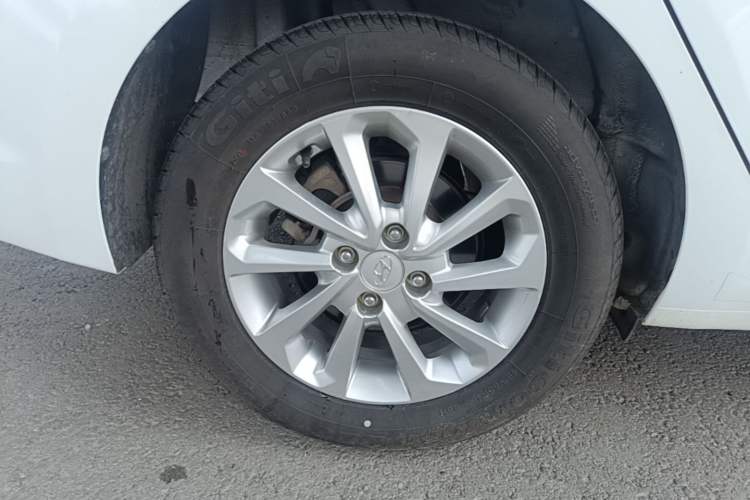 Used Hyundai Verna (new generation) 2016 1.4L Manual Cool Edition GLS Right Rear Wheel Hub