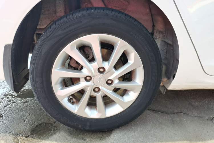 Used Hyundai Verna (new generation) 2016 1.4L Manual Cool Edition GLS Right Rear Wheel Hub