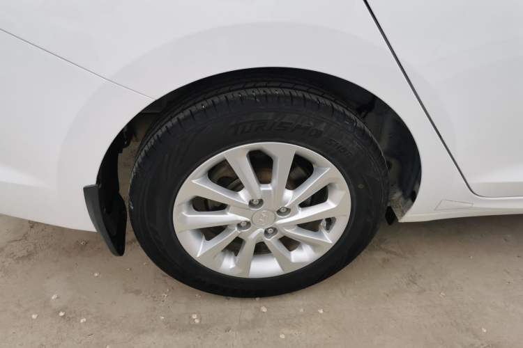 Used Hyundai Verna (new generation) 2016 1.4L Manual Cool Edition GLS Right Rear Wheel Hub