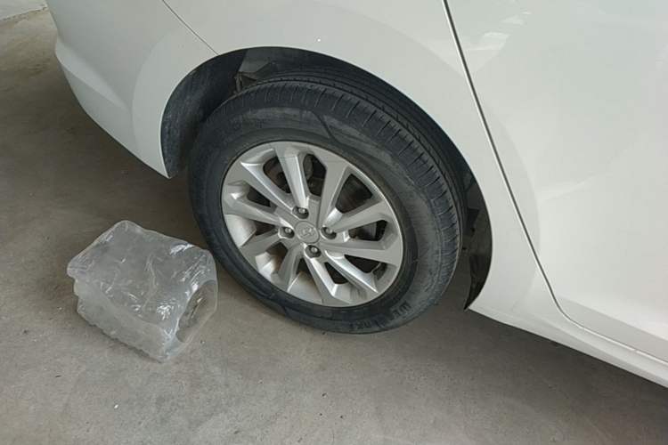 Used Hyundai Verna (new generation) 2016 1.4L Automatic Cool Edition GLS Right Rear Wheel Hub