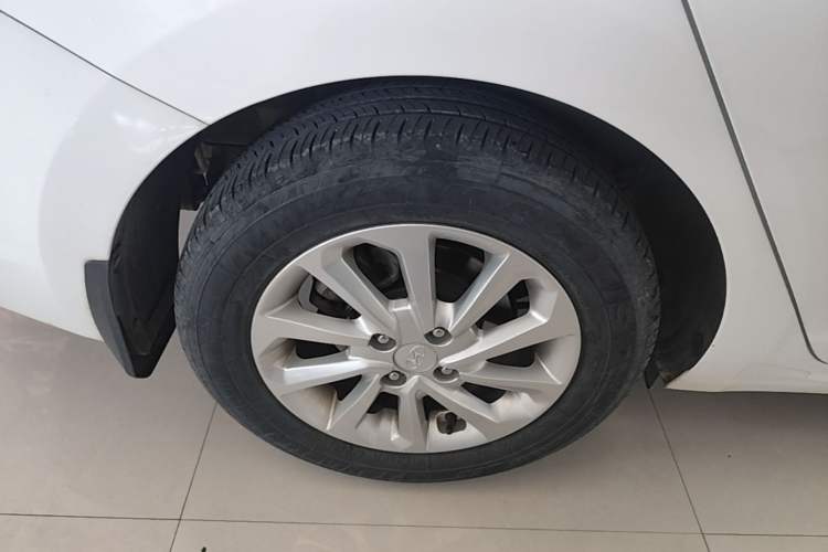 Used Hyundai Verna (new generation) 2016 1.4L Automatic Cool Edition GLS Right Rear Wheel Hub