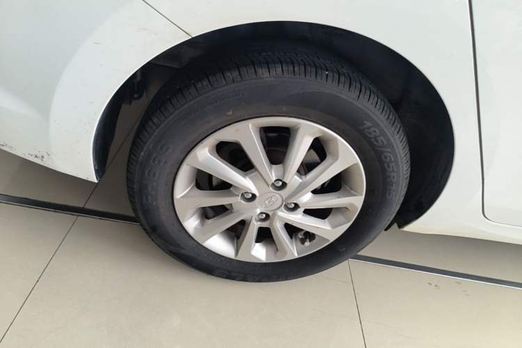 Used Hyundai Verna (new generation) 2016 1.4L Manual Cool Edition GLS Right Rear Wheel Hub