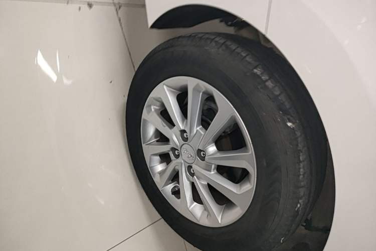 Used Hyundai Verna (new generation) 2016 1.4L Automatic Cool Edition GLS Right Rear Wheel Hub