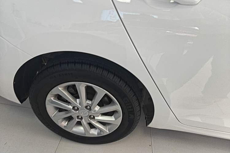 Used Hyundai Verna (new generation) 2016 1.4L Automatic Cool Edition GLS Right Rear Wheel Hub
