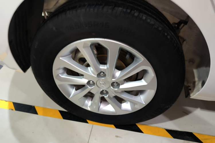 Used Hyundai Verna (new generation) 2016 1.4L Automatic Cool Edition GLS Right Rear Wheel Hub