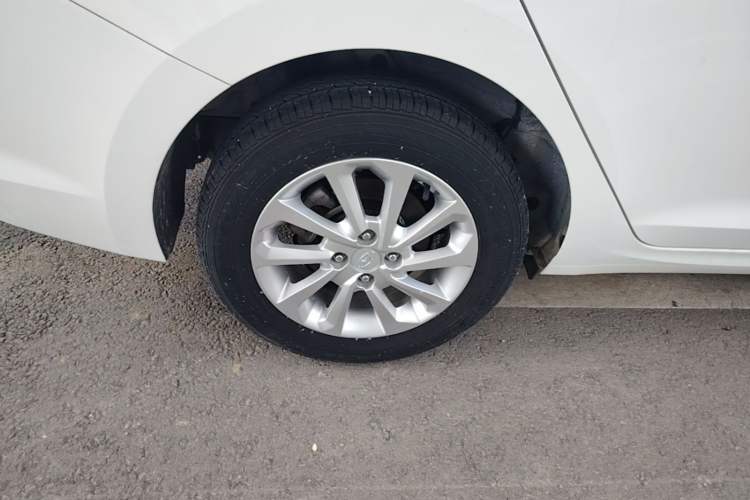 Used Hyundai Verna (new generation) 2016 1.4L Manual Cool Edition GLS Right Rear Wheel Hub