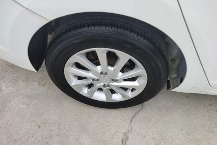 Used Hyundai Verna (new generation) 2016 1.4L Automatic Sport Edition Right Rear Wheel Hub