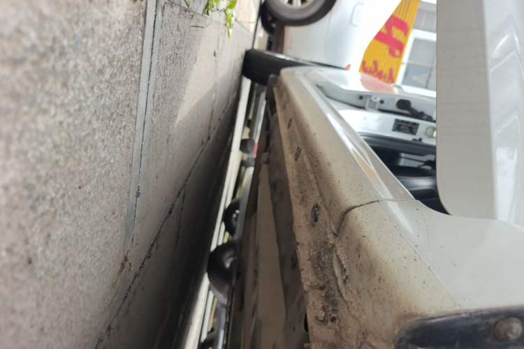 Used Hyundai Verna (new generation) 2016 1.4L Manual Cool Edition GLS Right Side Sill