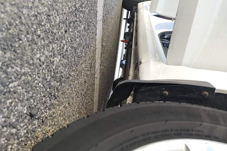 Used Hyundai Verna (new generation) 2016 1.4L Manual Cool Edition GLS Right Side Sill