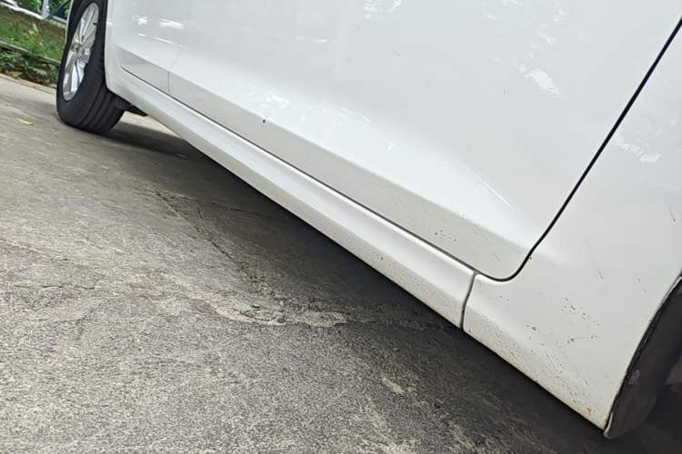Used Hyundai Verna (new generation) 2016 1.4L Automatic Cool Edition GLS Right Side Sill