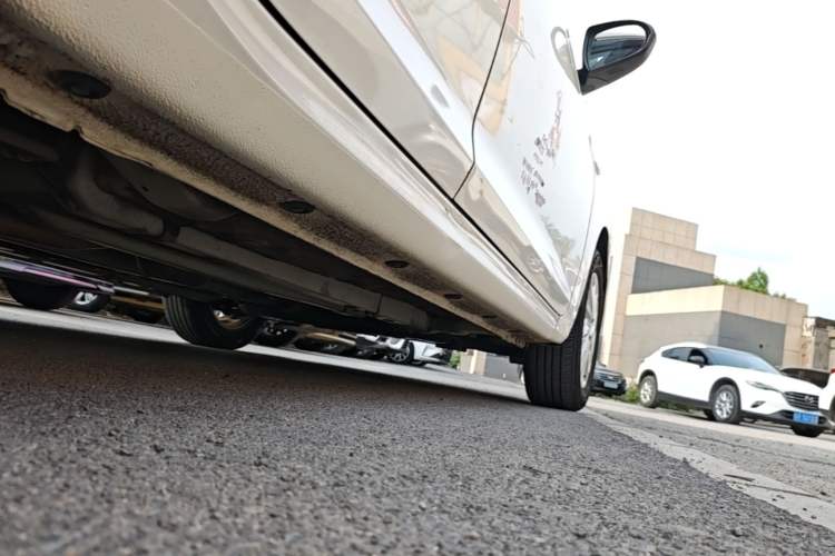 Used Hyundai Verna (new generation) 2016 1.4L Automatic Cool Edition GLS Right Side Sill