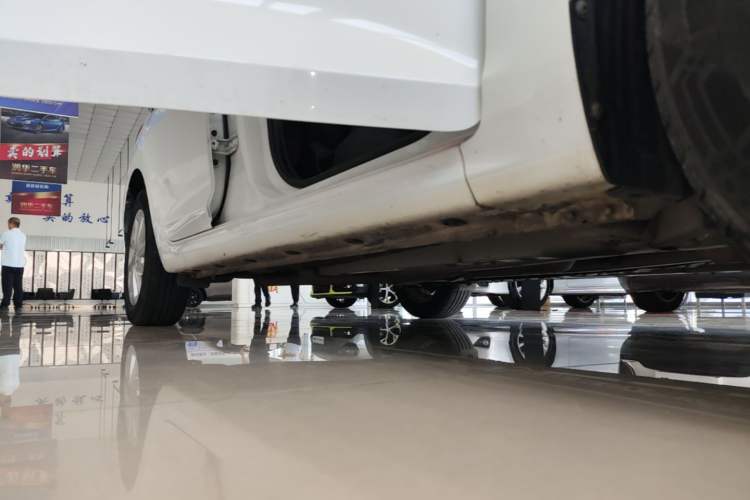 Used Hyundai Verna (new generation) 2016 1.4L Automatic Cool Edition GLS Right Side Sill