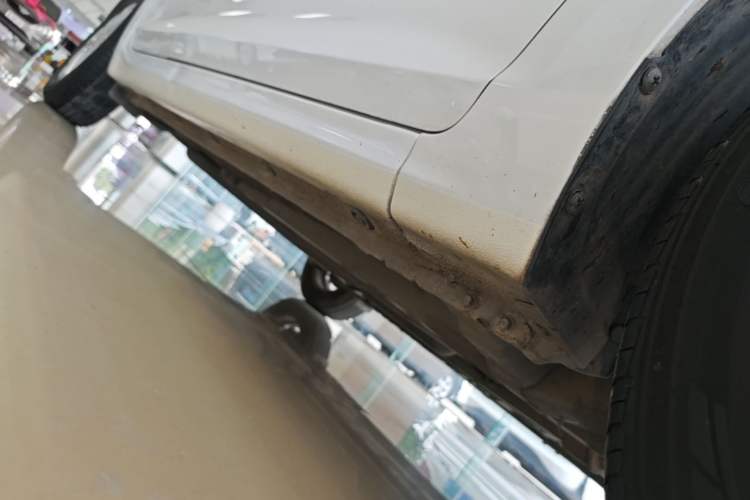 Used Hyundai Verna (new generation) 2016 1.4L Automatic Cool Edition GLS Right Side Sill