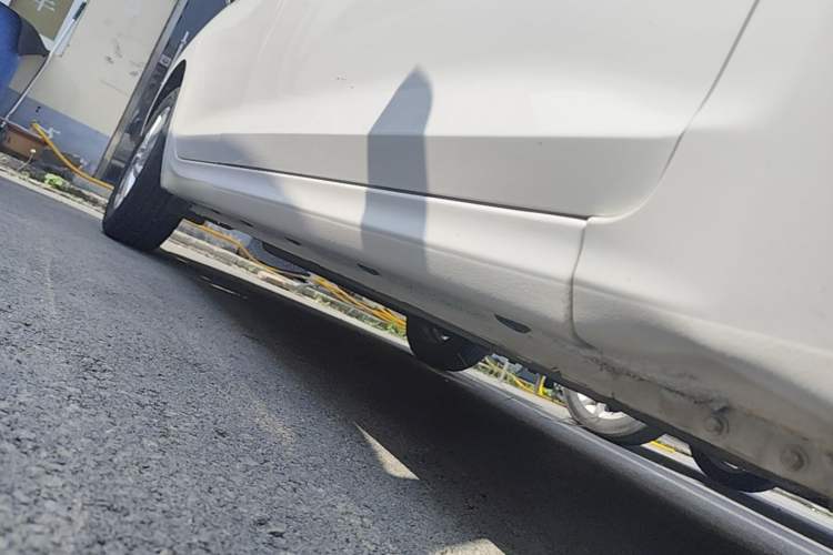 Used Hyundai Verna (new generation) 2016 1.4L Manual Cool Edition GLS Right Side Sill