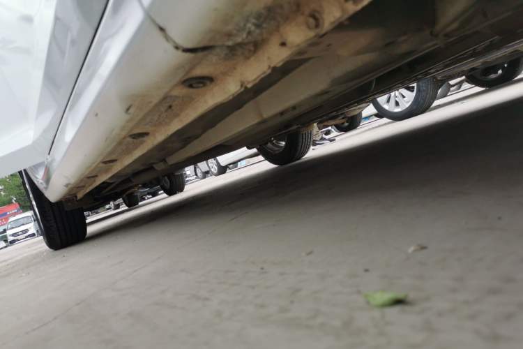 Used Hyundai Verna (new generation) 2016 1.4L Manual Cool Edition GLS Right Side Sill