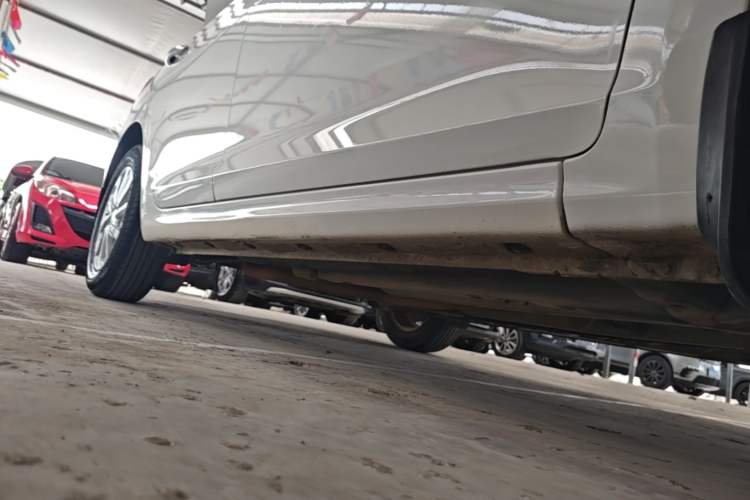 Used Hyundai Verna (new generation) 2016 1.4L Automatic Sport Edition Right Side Sill