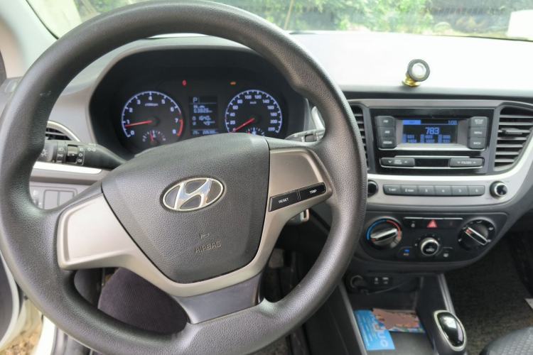 Used Hyundai Verna (new generation) 2016 1.4L Automatic Cool Edition GLS Steering Wheel