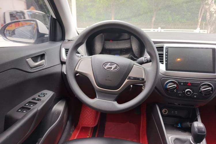 Used Hyundai Verna (new generation) 2016 1.4L Manual Cool Edition GLS Steering Wheel