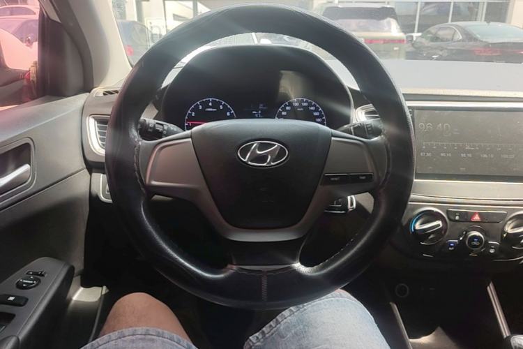 Used Hyundai Verna (new generation) 2016 1.4L Manual Cool Edition GLS Steering Wheel