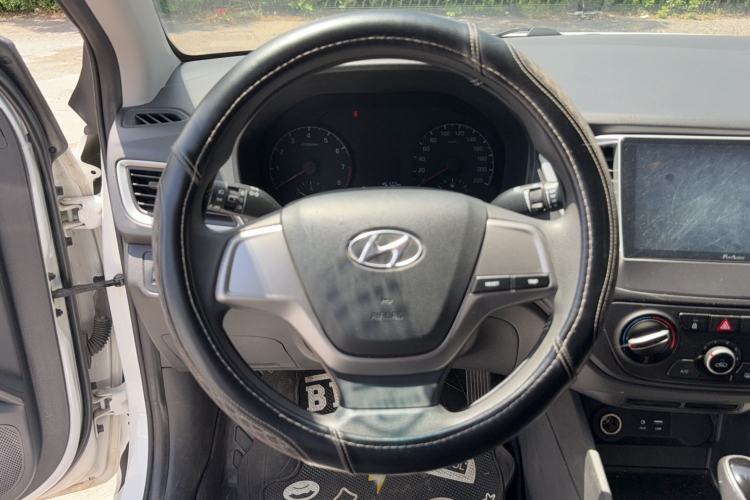 Used Hyundai Verna (new generation) 2016 1.4L Automatic Cool Edition GLS Steering Wheel