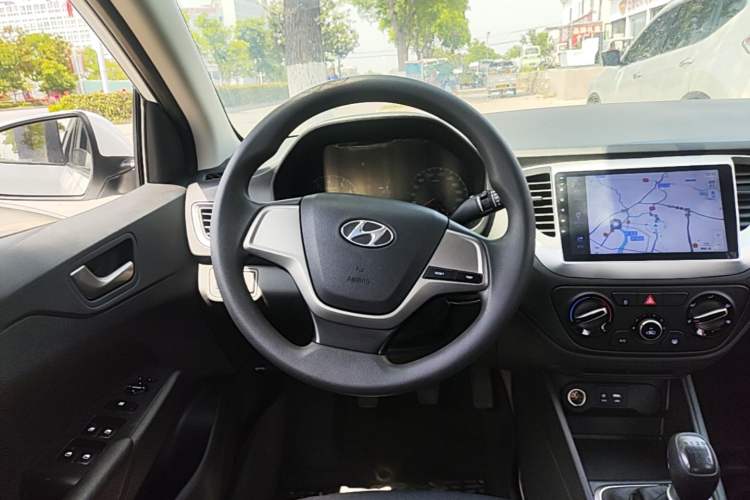 Used Hyundai Verna (new generation) 2016 1.4L Manual Cool Edition GLS Steering Wheel