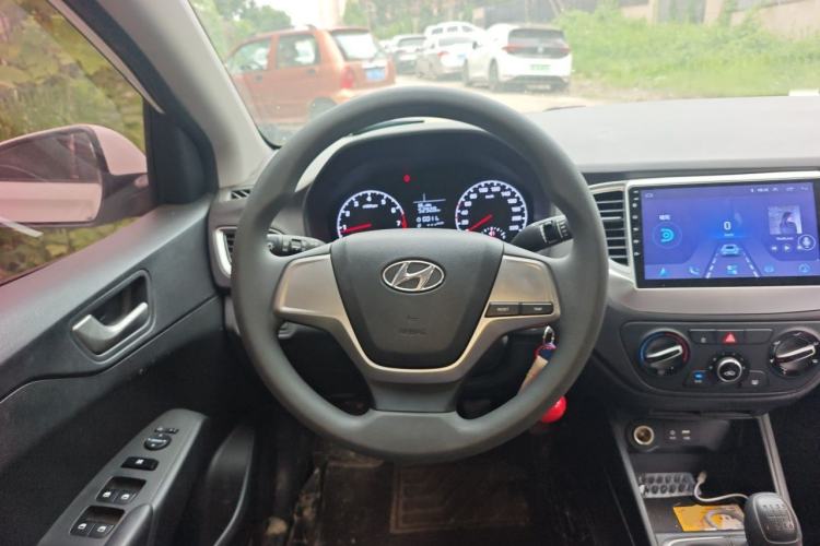 Used Hyundai Verna (new generation) 2016 1.4L Manual Cool Edition GLS Steering Wheel