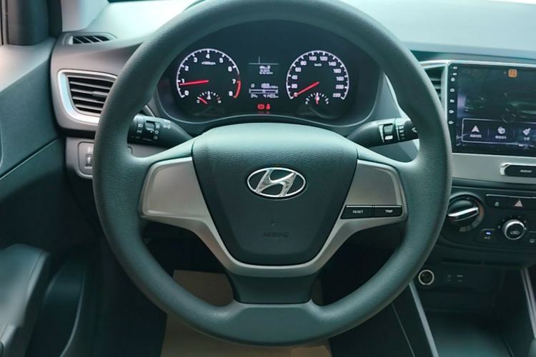 Used Hyundai Verna (new generation) 2016 1.4L Manual Cool Edition GLS Steering Wheel