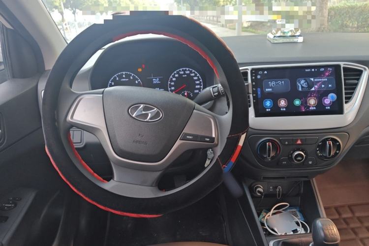 Used Hyundai Verna (new generation) 2016 1.4L Manual Cool Edition GLS Steering Wheel