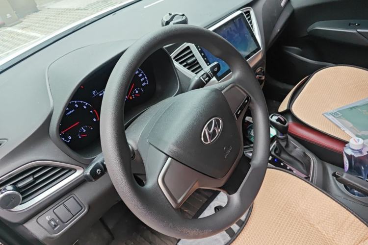 Used Hyundai Verna (new generation) 2016 1.4L Automatic Cool Edition GLS Steering Wheel