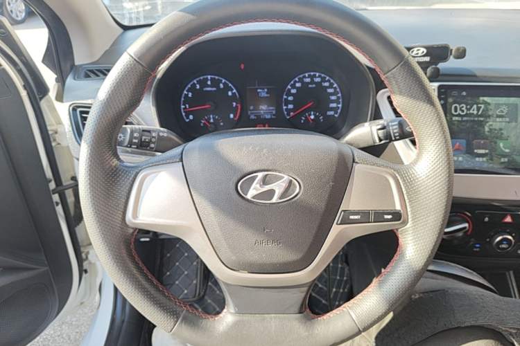 Used Hyundai Verna (new generation) 2016 1.4L Manual Cool Edition GLS Steering Wheel