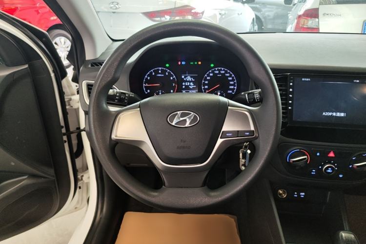 Used Hyundai Verna (new generation) 2016 1.4L Manual Cool Edition GLS Steering Wheel