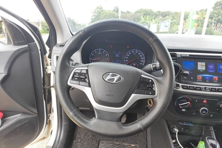 Used Hyundai Verna (new generation) 2016 1.4L Automatic Cool Edition GLS Steering Wheel