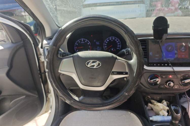 Used Hyundai Verna (new generation) 2016 1.4L Automatic Cool Edition GLS Steering Wheel