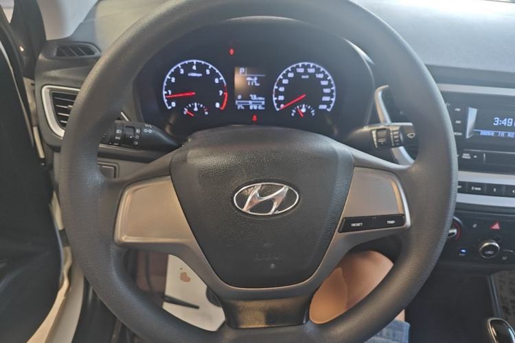 Used Hyundai Verna (new generation) 2016 1.4L Automatic Cool Edition GLS Steering Wheel